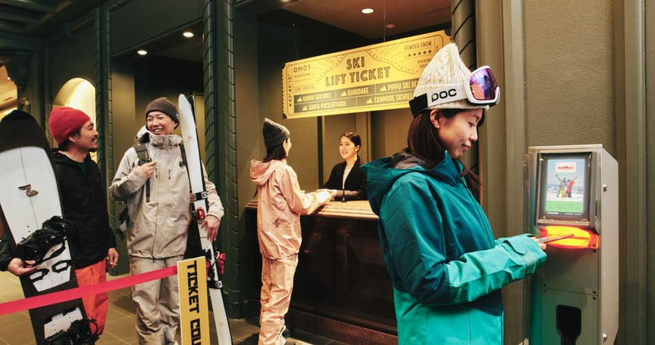 可以使用“OMO电梯票务柜台”!在酒店买一张缆车票，开始无压力滑雪!