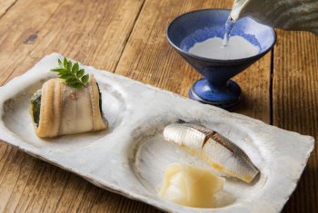 Hors d'oeuvres (small skin nigiri, aubergine conger roll)