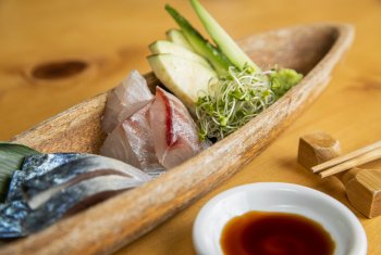 Pickled mackerel and sea bream sashimi